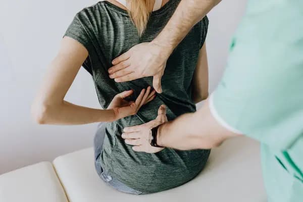Dolor de espalda: cuándo ir al fisioterapeuta y qué esperar